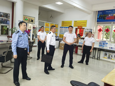 熱烈歡迎龍華區(qū)公安分局領(lǐng)導(dǎo)到我司視察指導(dǎo)工作